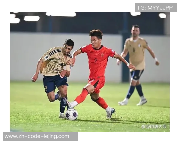 足球运动员意外受伤脚断了赛季报销引发球迷热议与关注